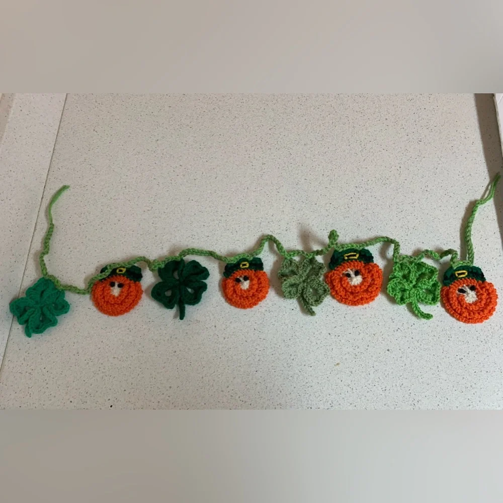 St Patrick Leprechaun Shamrock Garland New Handmade Crochet